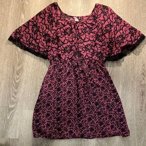 ROCK&ROLL COWGIRL Pink & Black Flowered Dress with 2 REAL Pockets & LACE on ARMS